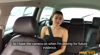 Девушка предложила водителю потрахаться вместо оплаты за проезд